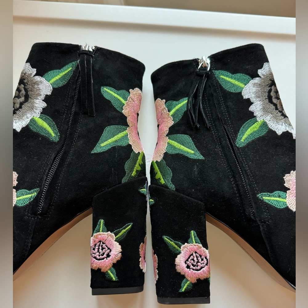 Rebecca Minkoff boots size 8. Just like new. Black/pink.
